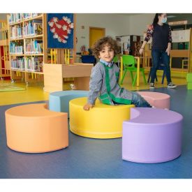 Kindergarten line - Flower Set with Table and 4 Petals Stools